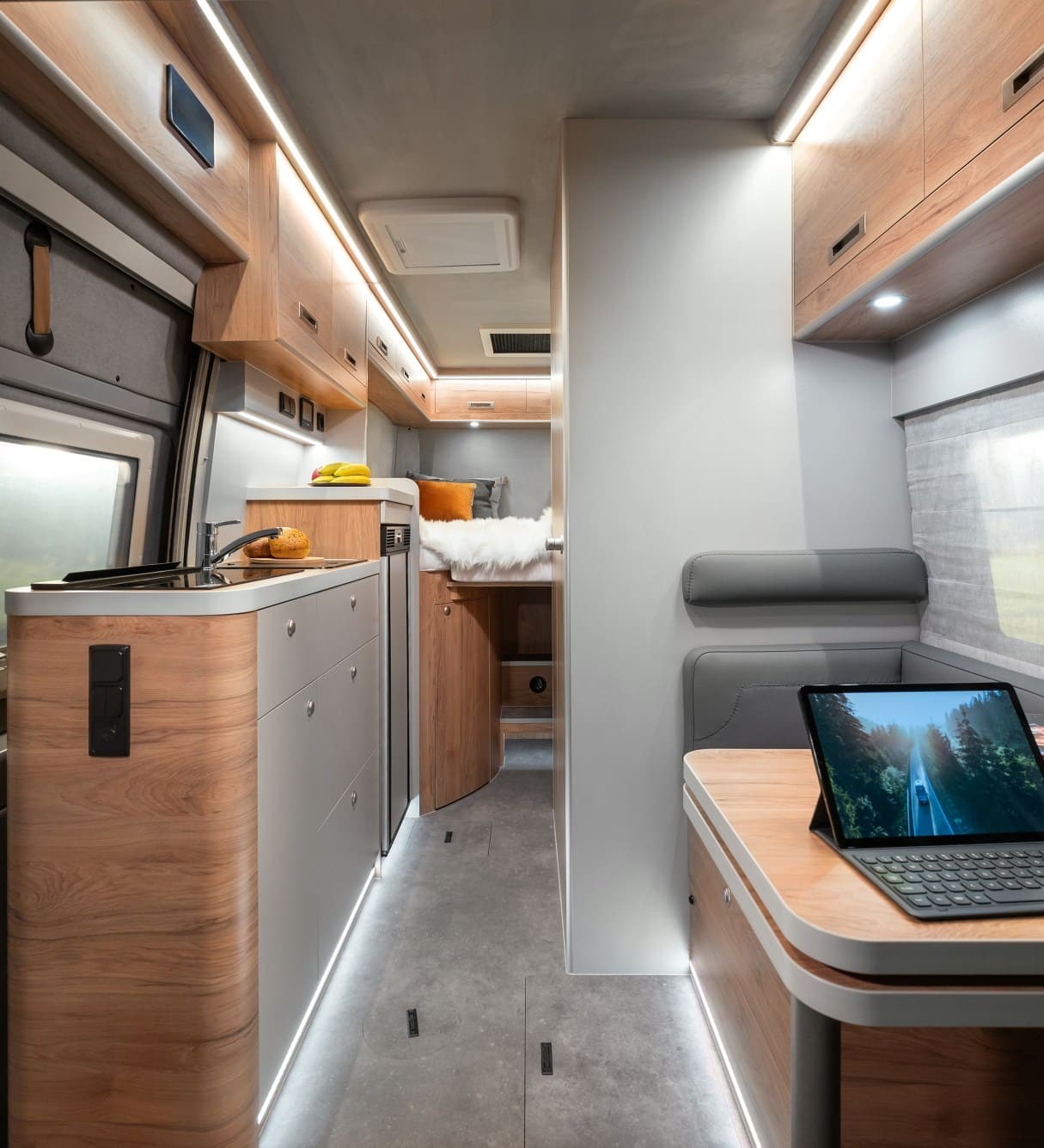 Globe-Traveller Explorer 2Z von innen, mit Blick auf das Bett