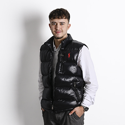 Portrait von jungem Mann