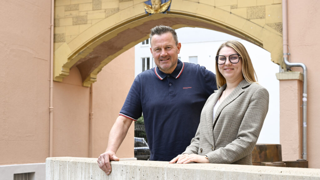 Personen vor Engelsbrücke
