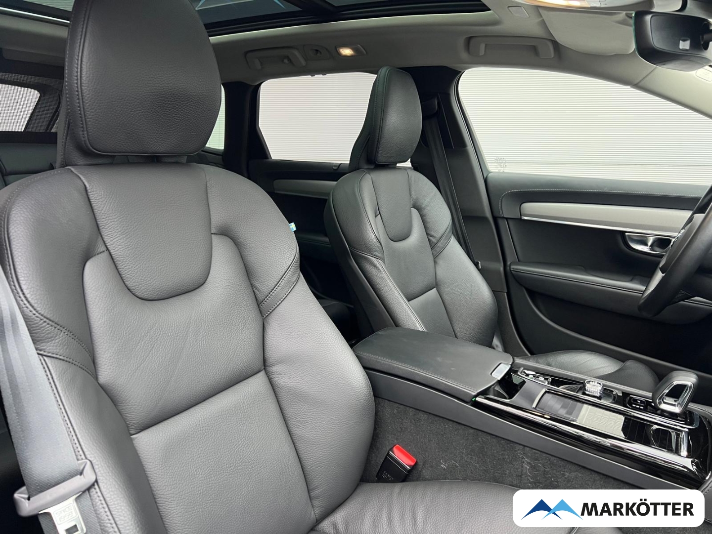 Fahrzeugabbildung Volvo V90 T8 AWD Ultimate Dark Recharge AHK/PANO/360°