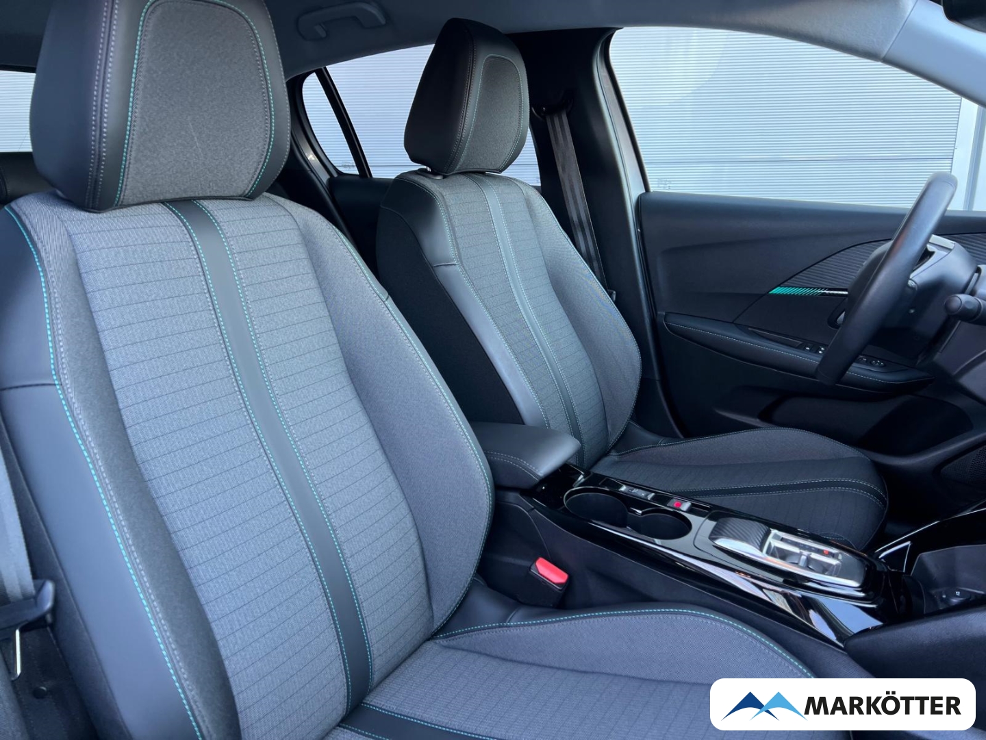 Fahrzeugabbildung Peugeot 208 Elektro Allure Pack SHZ/CAM/PDC/TEMP