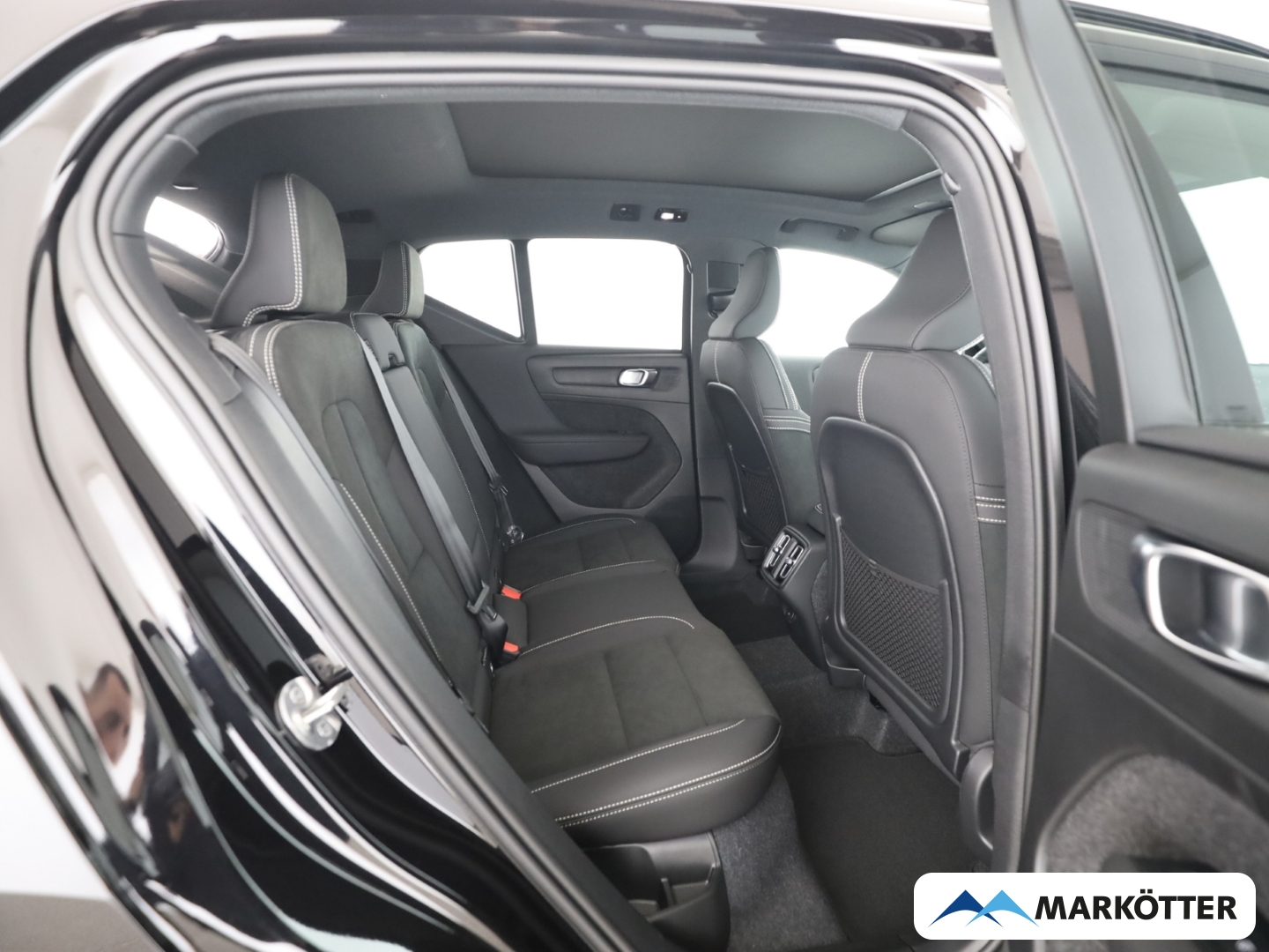 Fahrzeugabbildung Volvo XC40 B4 Plus Black Edition/360°CAM/LED/FSHZ/