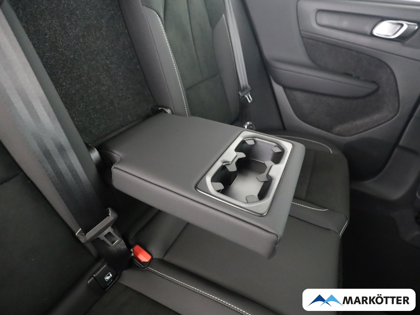 Fahrzeugabbildung Volvo XC40 B4 Plus Black Edition/360°CAM/LED/FSHZ/