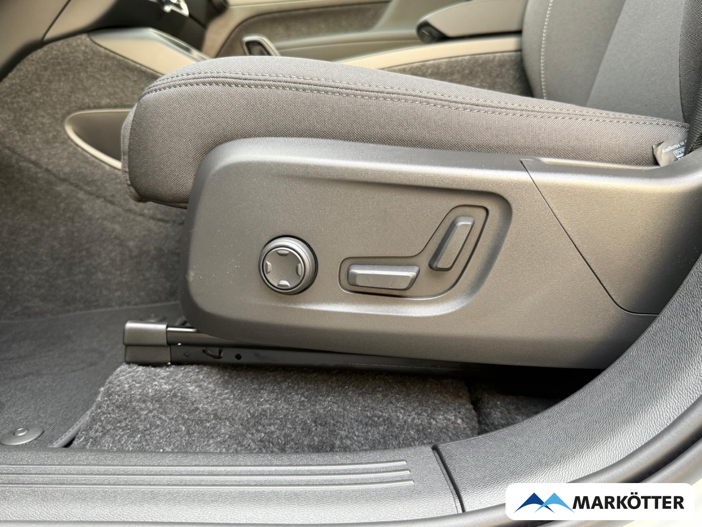 Fahrzeugabbildung Volvo EX40 Single Motor Ext. Range Plus Black Edition