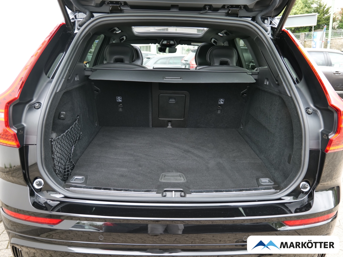 Fahrzeugabbildung Volvo XC60 T8 AWD Black Edition ACC/BLIS/360/Panorama