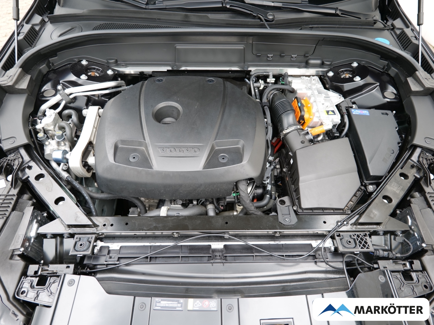 Fahrzeugabbildung Volvo XC60 T8 AWD Black Edition ACC/BLIS/360/Panorama