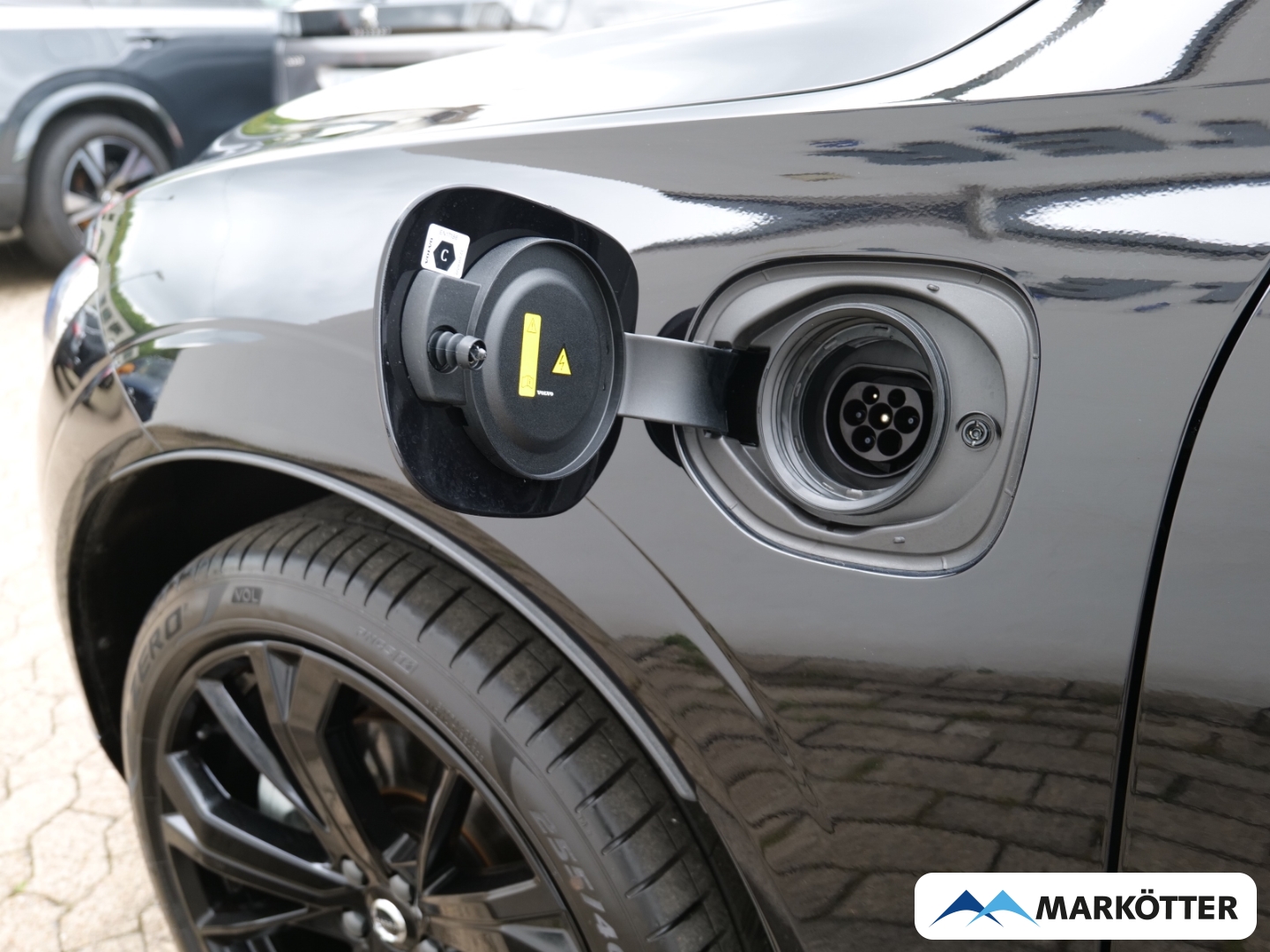 Fahrzeugabbildung Volvo XC60 T8 AWD Black Edition ACC/BLIS/360/Panorama