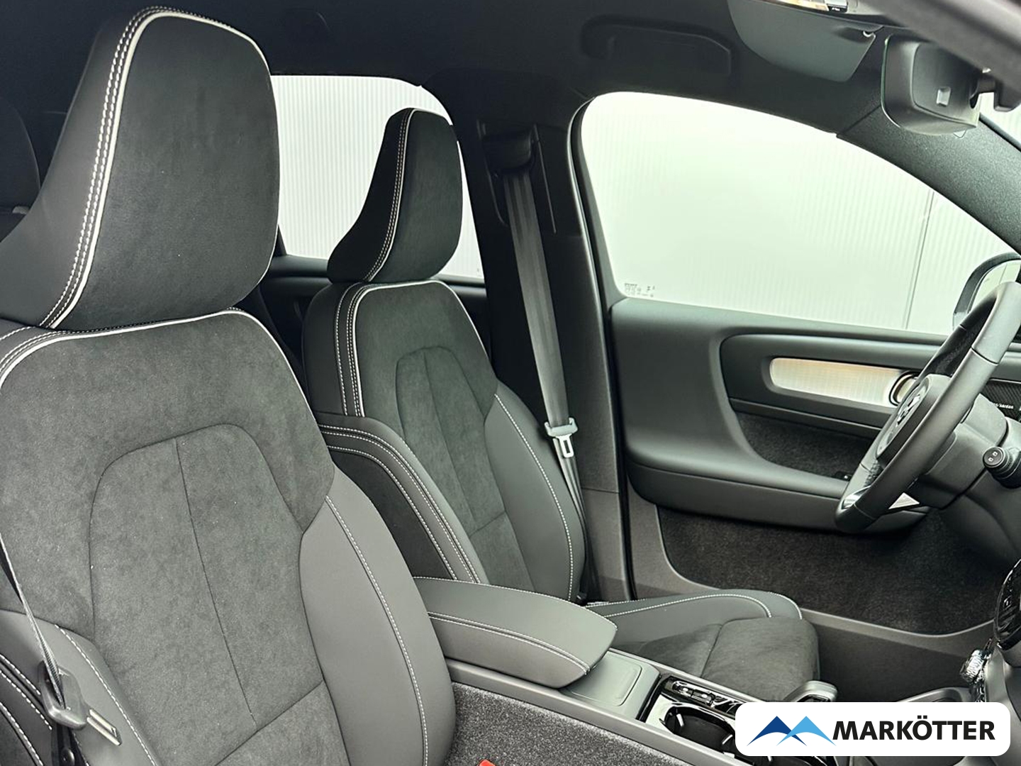 Fahrzeugabbildung Volvo XC40 B3 Plus Dark/AHK/360°CAM/Privacy/