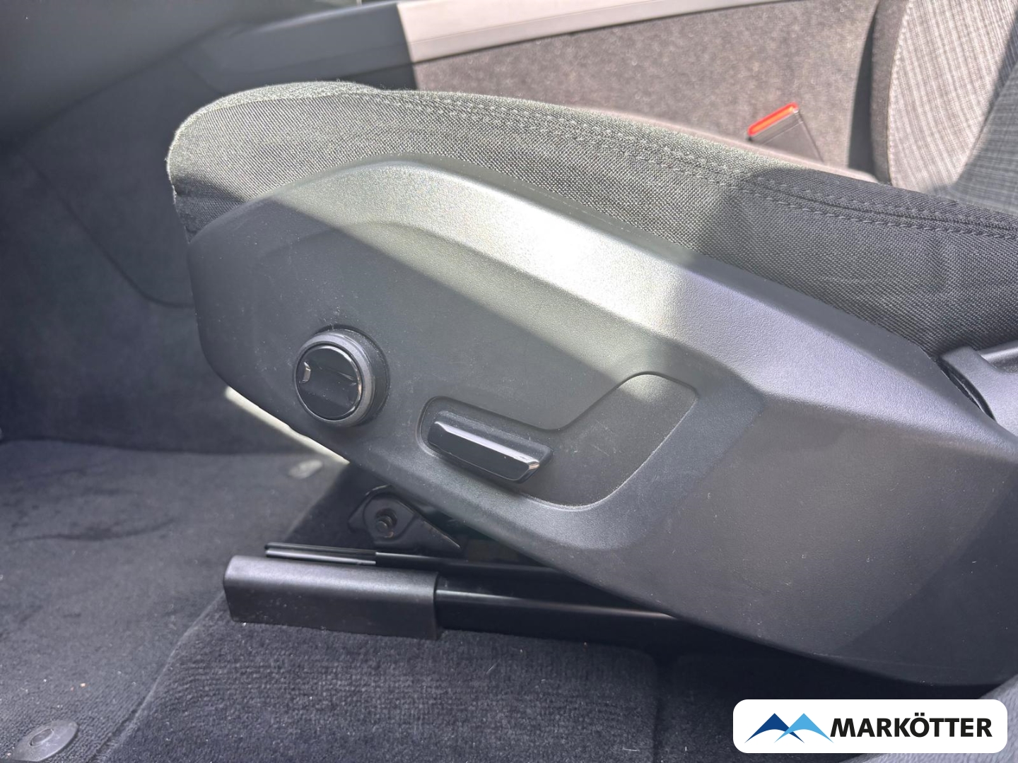 Fahrzeugabbildung Volvo XC60 B4 Core CAM/GOOGLE/NAVI/4xSHZ/LHZ