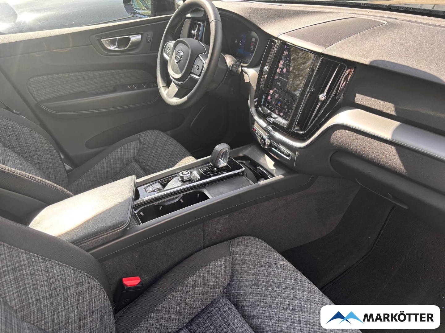 Fahrzeugabbildung Volvo XC60 B4 Core CAM/GOOGLE/NAVI/4xSHZ/LHZ