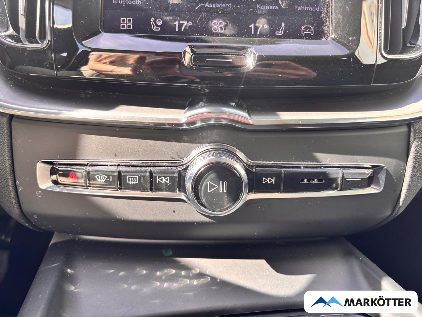 Fahrzeugabbildung Volvo XC60 B4 Core CAM/GOOGLE/NAVI/4xSHZ/LHZ