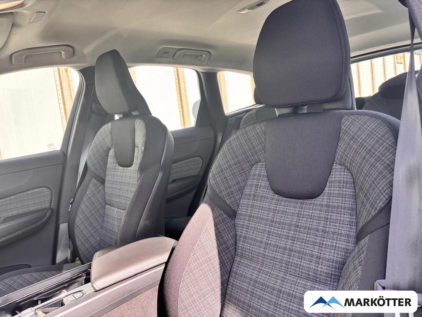 Fahrzeugabbildung Volvo XC60 B4 Core CAM/GOOGLE/NAVI/4xSHZ/LHZ