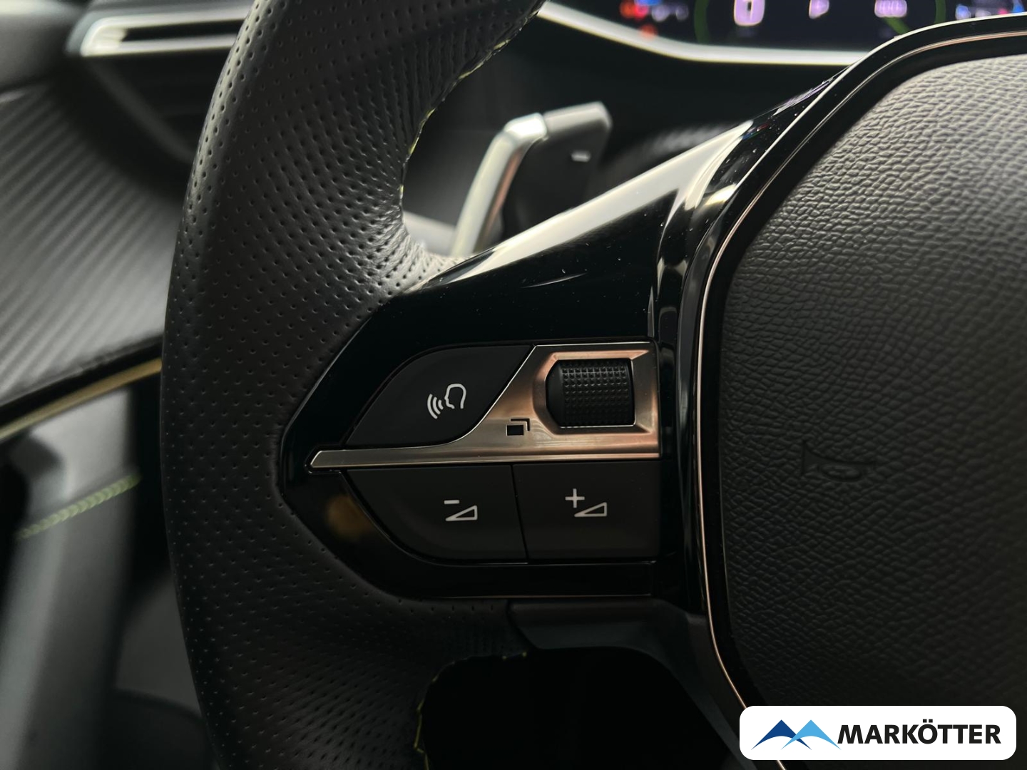 Fahrzeugabbildung Peugeot 2008 GT PureTech 130 SHZ/ALCANTARA/PDCv+h/MASSAGE