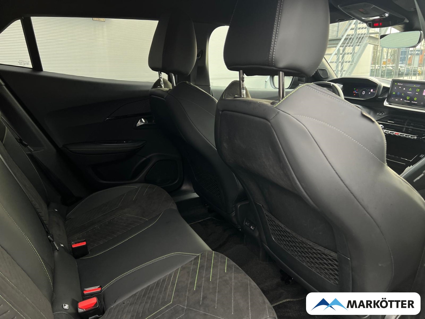 Fahrzeugabbildung Peugeot 2008 GT PureTech 130 SHZ/ALCANTARA/PDCv+h/MASSAGE