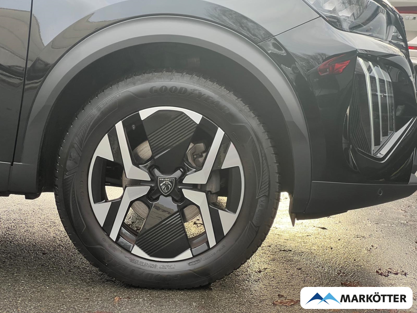 Fahrzeugabbildung Peugeot 2008 GT PureTech 130 SHZ/ALCANTARA/PDCv+h/MASSAGE