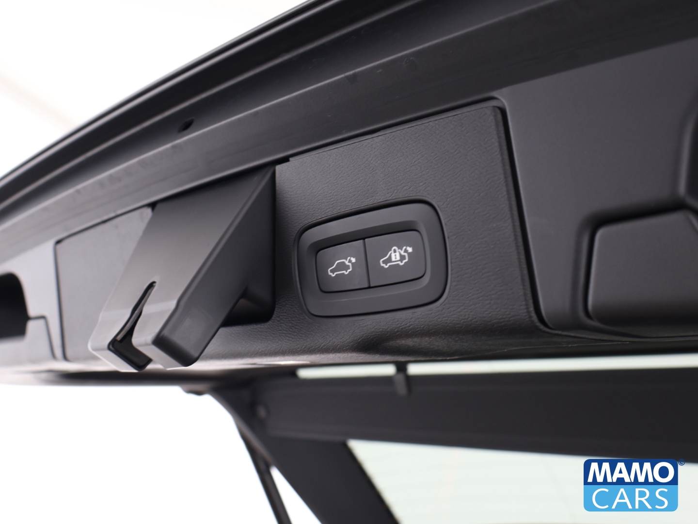 Fahrzeugabbildung Volvo XC60 T6 Recharge Plus Dark Plug-In Hybrid AWD