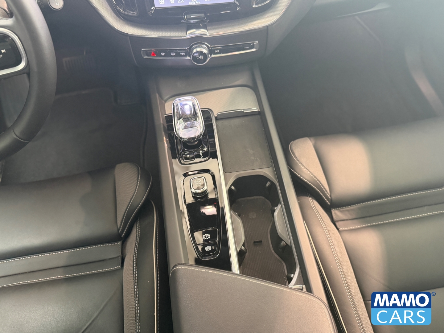 Fahrzeugabbildung Volvo XC60 T6 AWD Plus Dark ACC/BLIS/360°/HUD/PANO