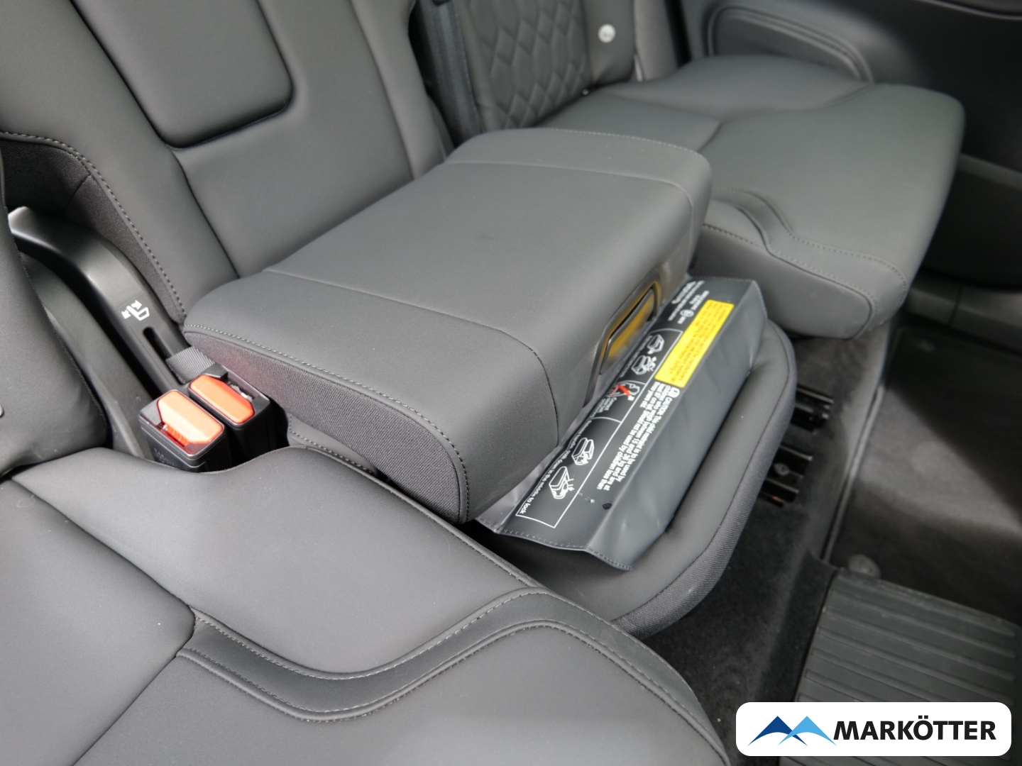 Fahrzeugabbildung Volvo XC90 T8 AWD Recharge Plus Dark 7-Sitzer/PANO/HUD