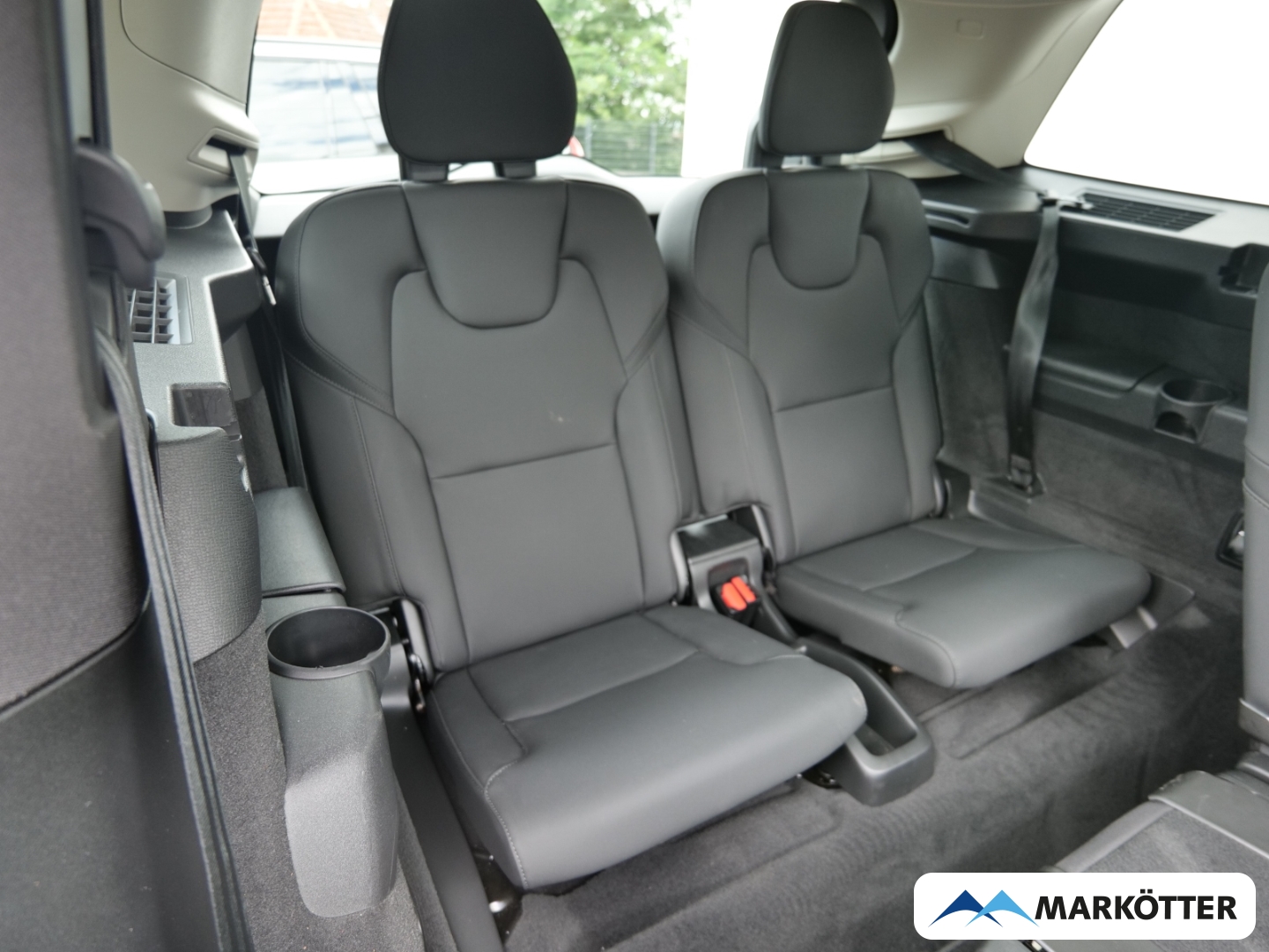 Fahrzeugabbildung Volvo XC90 T8 AWD Recharge Plus Dark 7-Sitzer/PANO/HUD