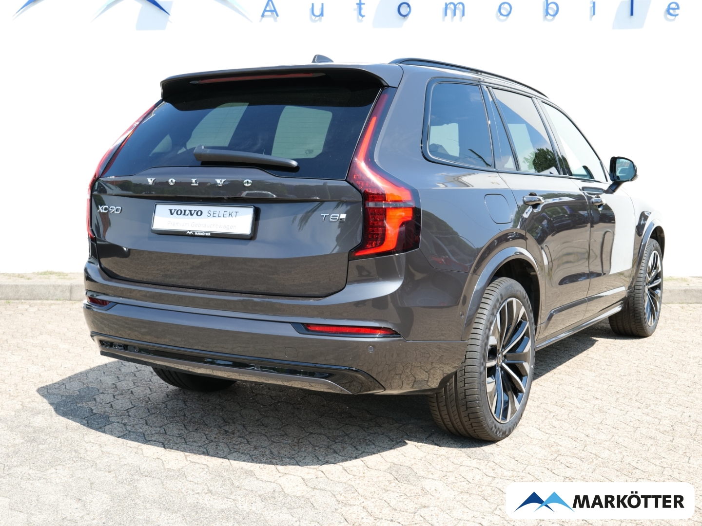 Fahrzeugabbildung Volvo XC90 T8 AWD Recharge Plus Dark 7-Sitzer/PANO/HUD