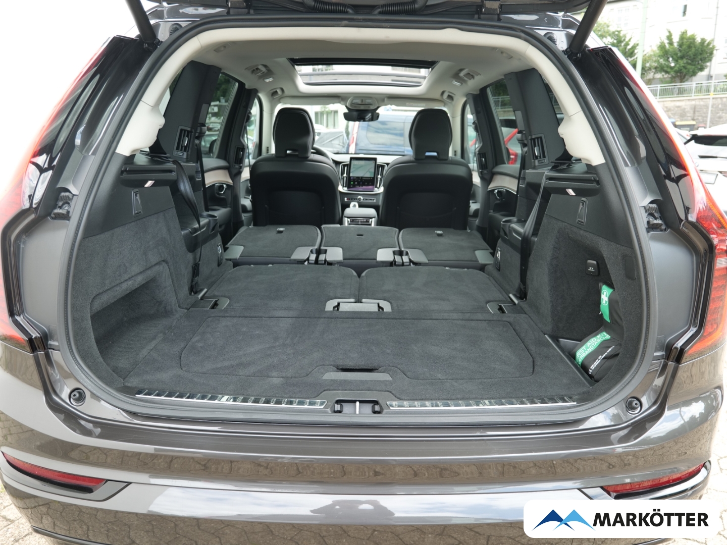 Fahrzeugabbildung Volvo XC90 T8 AWD Recharge Plus Dark 7-Sitzer/PANO/HUD