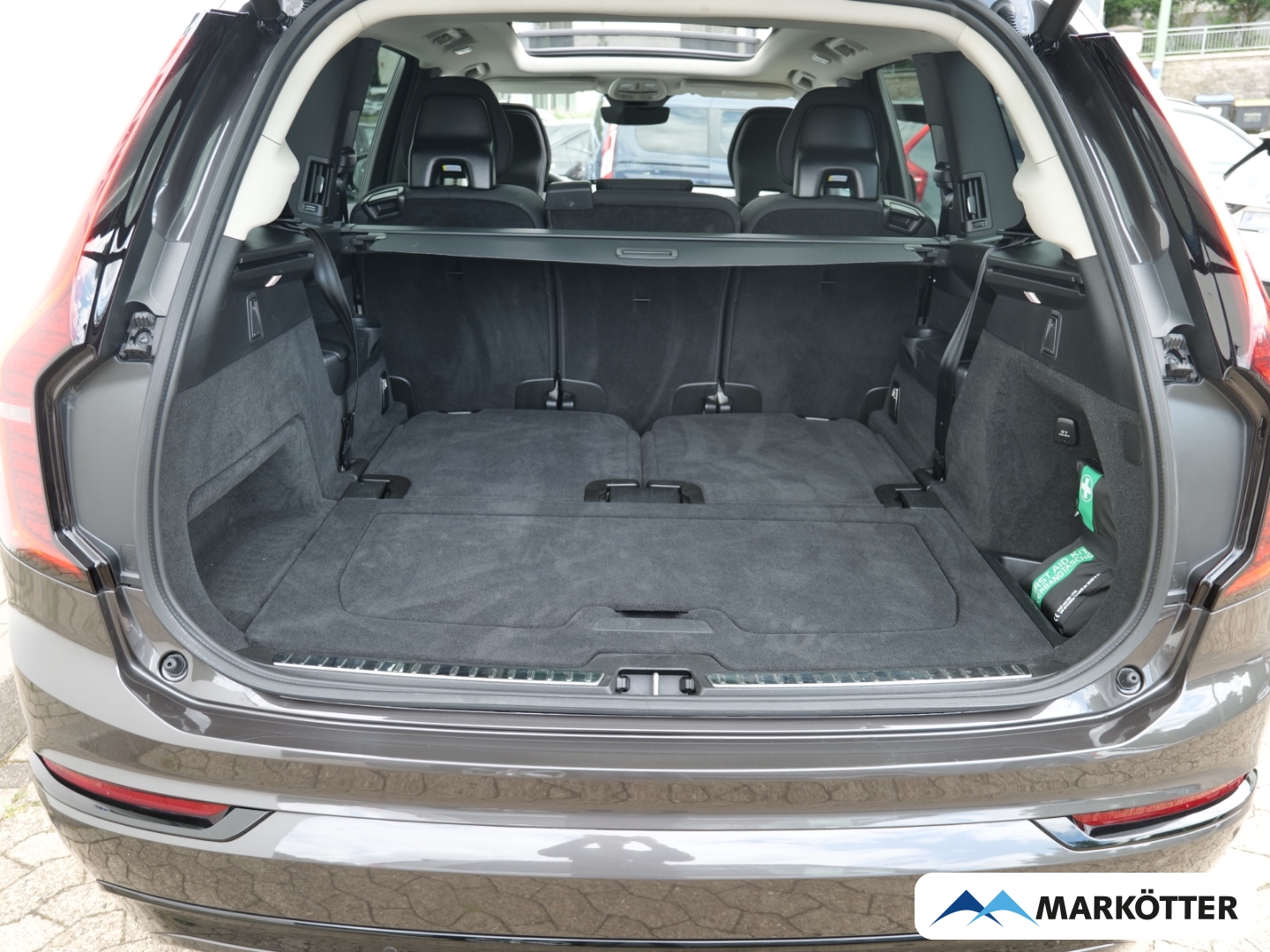 Fahrzeugabbildung Volvo XC90 T8 AWD Recharge Plus Dark 7-Sitzer/PANO/HUD