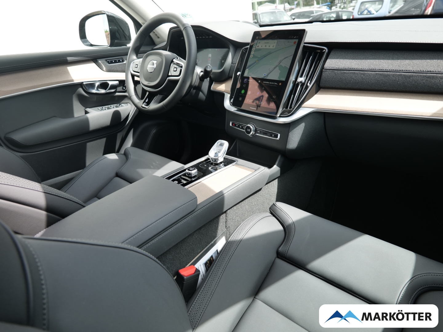 Fahrzeugabbildung Volvo XC90 T8 AWD Recharge Plus Dark 7-Sitzer/PANO/HUD