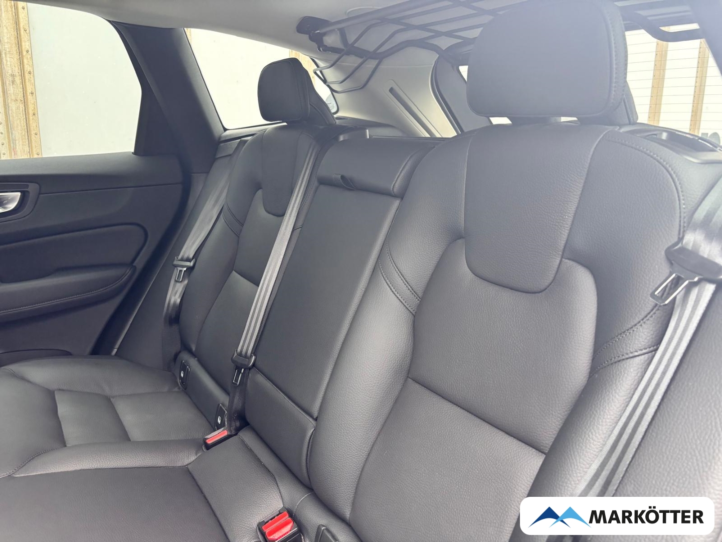 Fahrzeugabbildung Volvo XC60 B4 Plus Dark ACC/BLIS/360°/H&K/FSH/SHZ