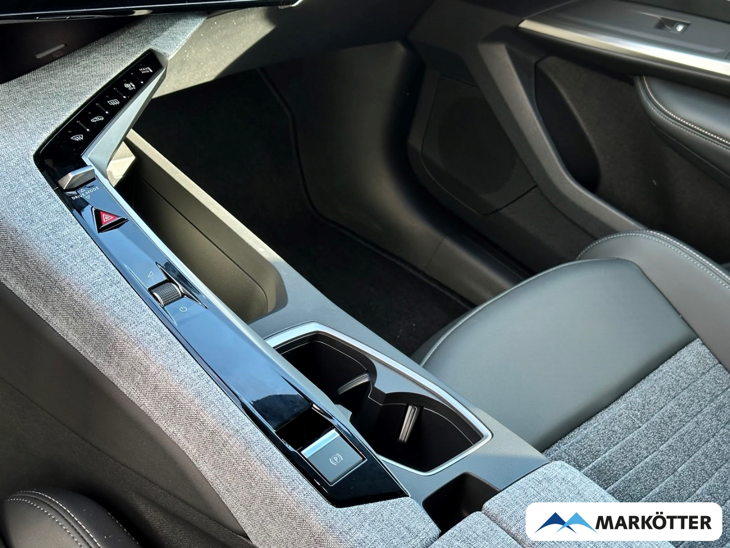 Fahrzeugabbildung Peugeot 3008 MHEV 145 Allure Business 360°/AHK/Allwetter