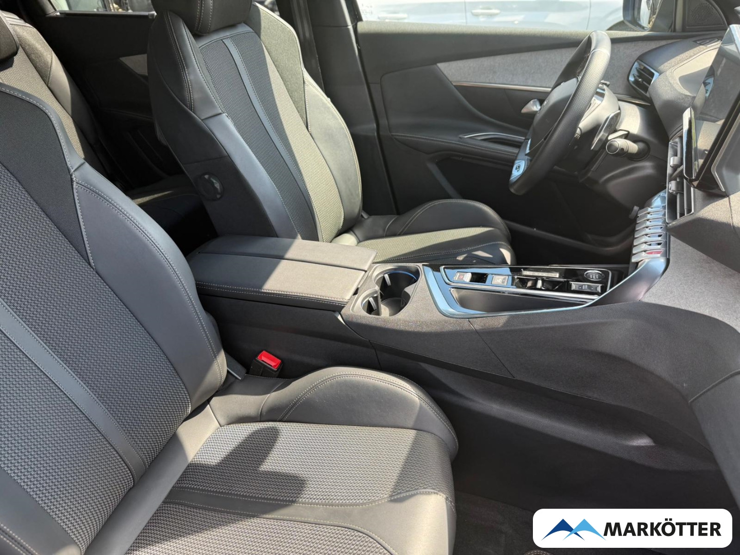Fahrzeugabbildung Peugeot 5008 GT 7-Sitzer ACC/360CAM/DAB/LED/PANO/SHZ