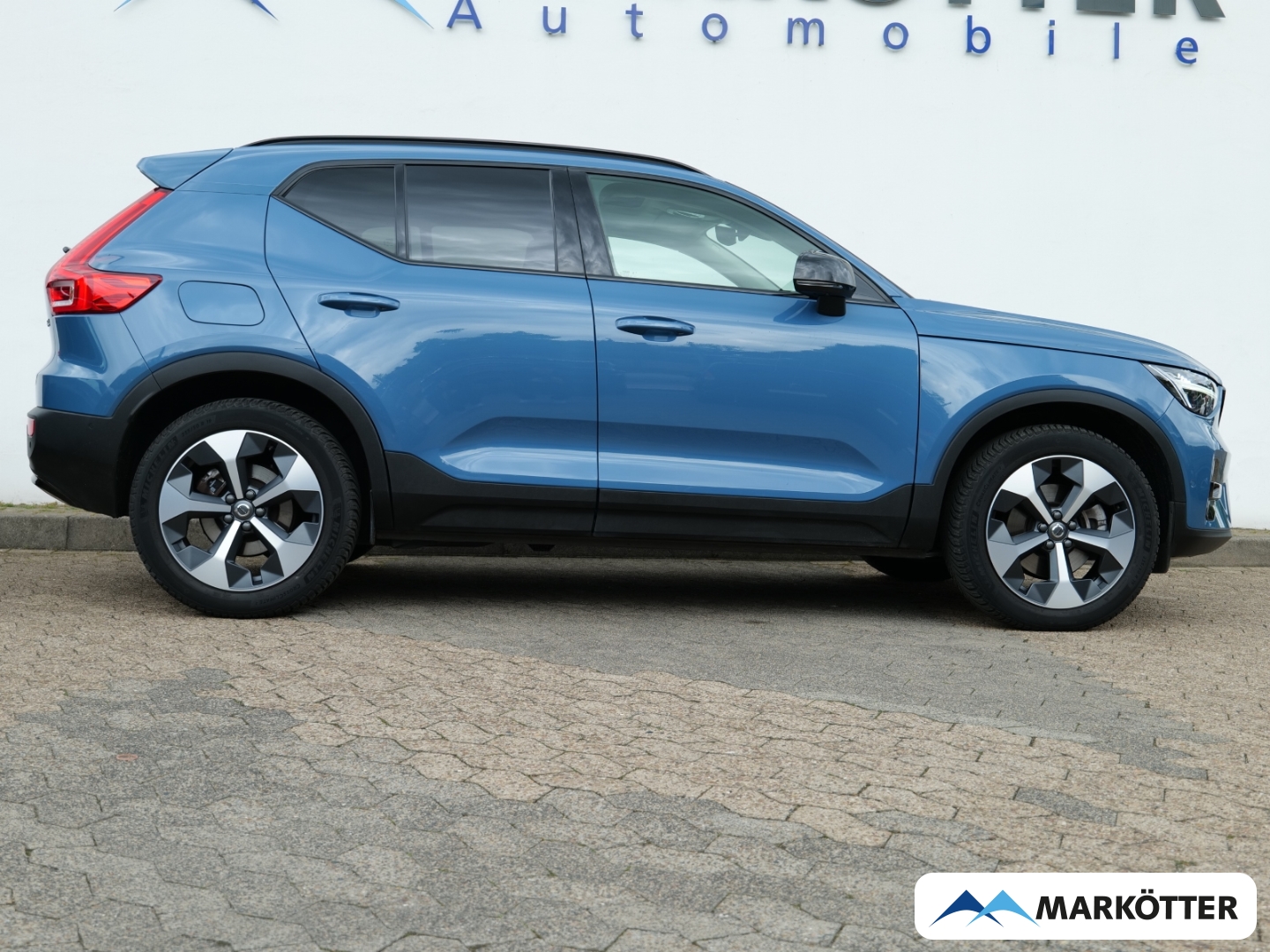 Fahrzeugabbildung Volvo XC40 B4 Ultra Dark ACC/BLIS/360/Pixel-LED