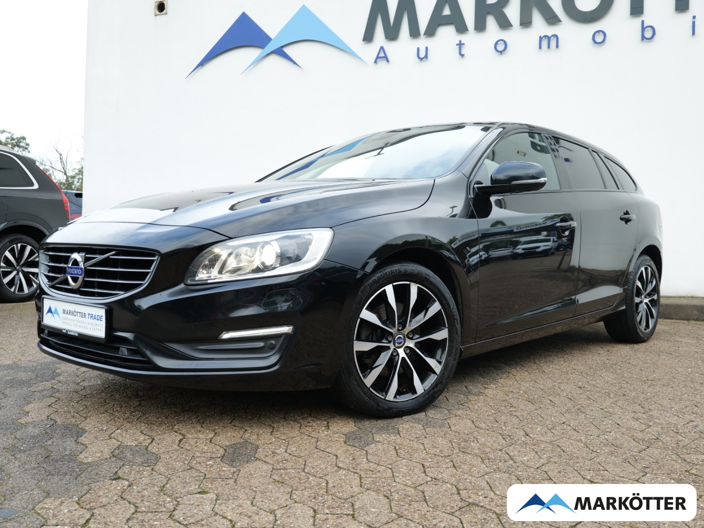 Fahrzeugabbildung Volvo V60 D4 Linje Svart Navi/BLIS/Xenon/Kamera