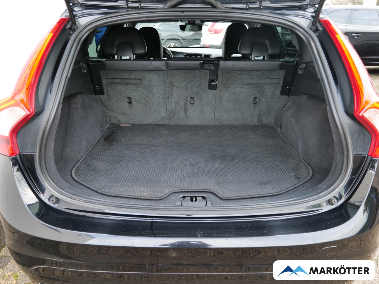 Fahrzeugabbildung Volvo V60 D4 Linje Svart Navi/BLIS/Xenon/Kamera