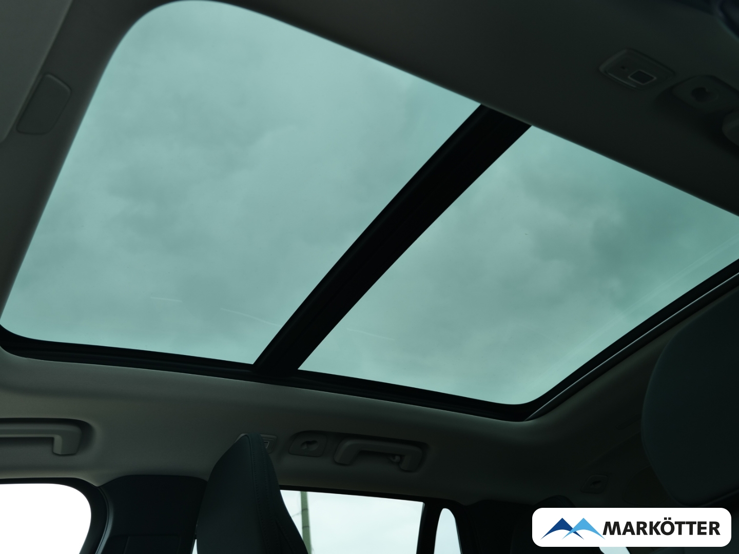 Fahrzeugabbildung Volvo XC90 T8 AWD Recharge Plus Bright 7-Sitzer/PANO