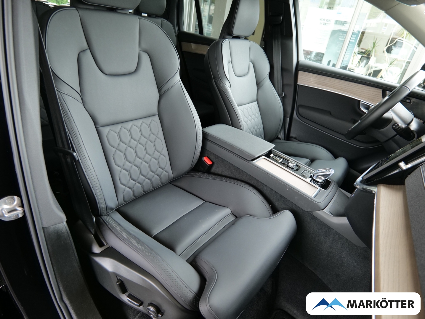 Fahrzeugabbildung Volvo XC90 T8 AWD Recharge Plus Bright 7-Sitzer/PANO