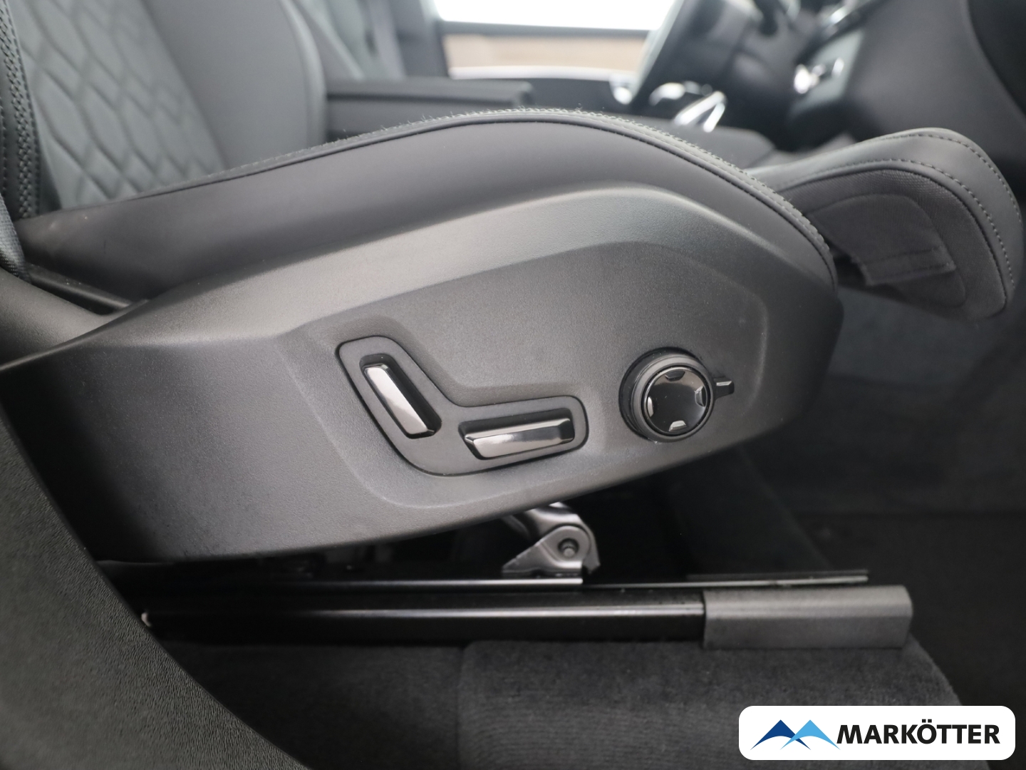 Fahrzeugabbildung Volvo XC90 T8 AWD Recharge Plus Bright 7-Sitzer/PANO
