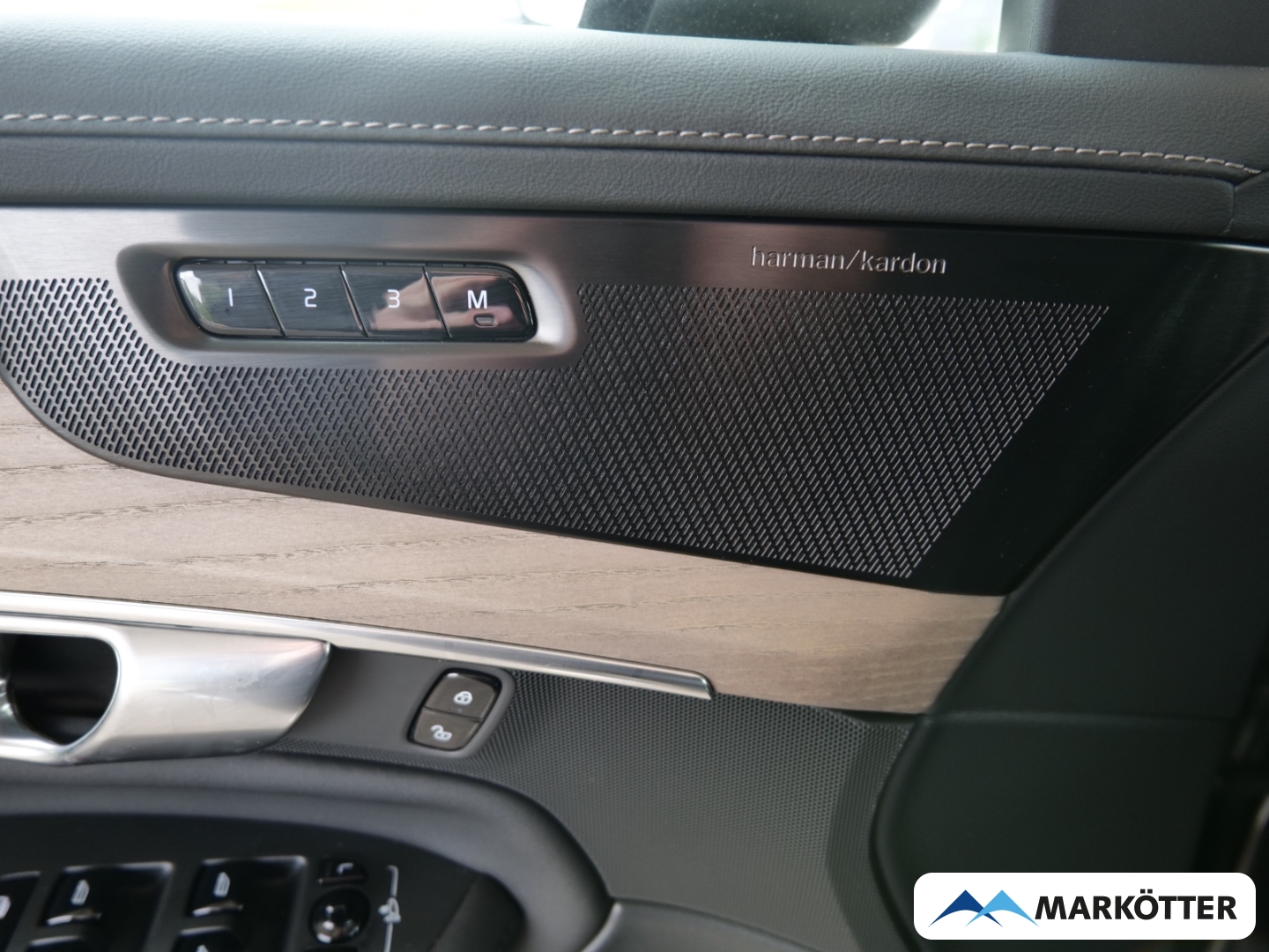Fahrzeugabbildung Volvo XC90 T8 AWD Recharge Plus Bright 7-Sitzer/PANO
