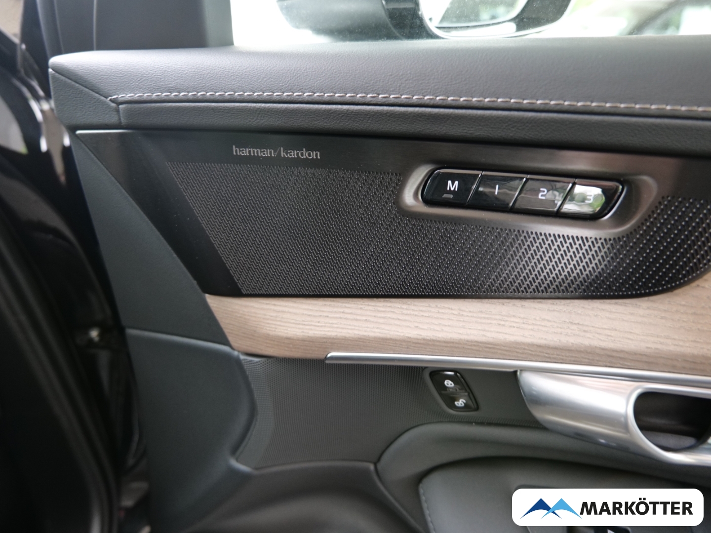 Fahrzeugabbildung Volvo XC90 T8 AWD Recharge Plus Bright 7-Sitzer/PANO