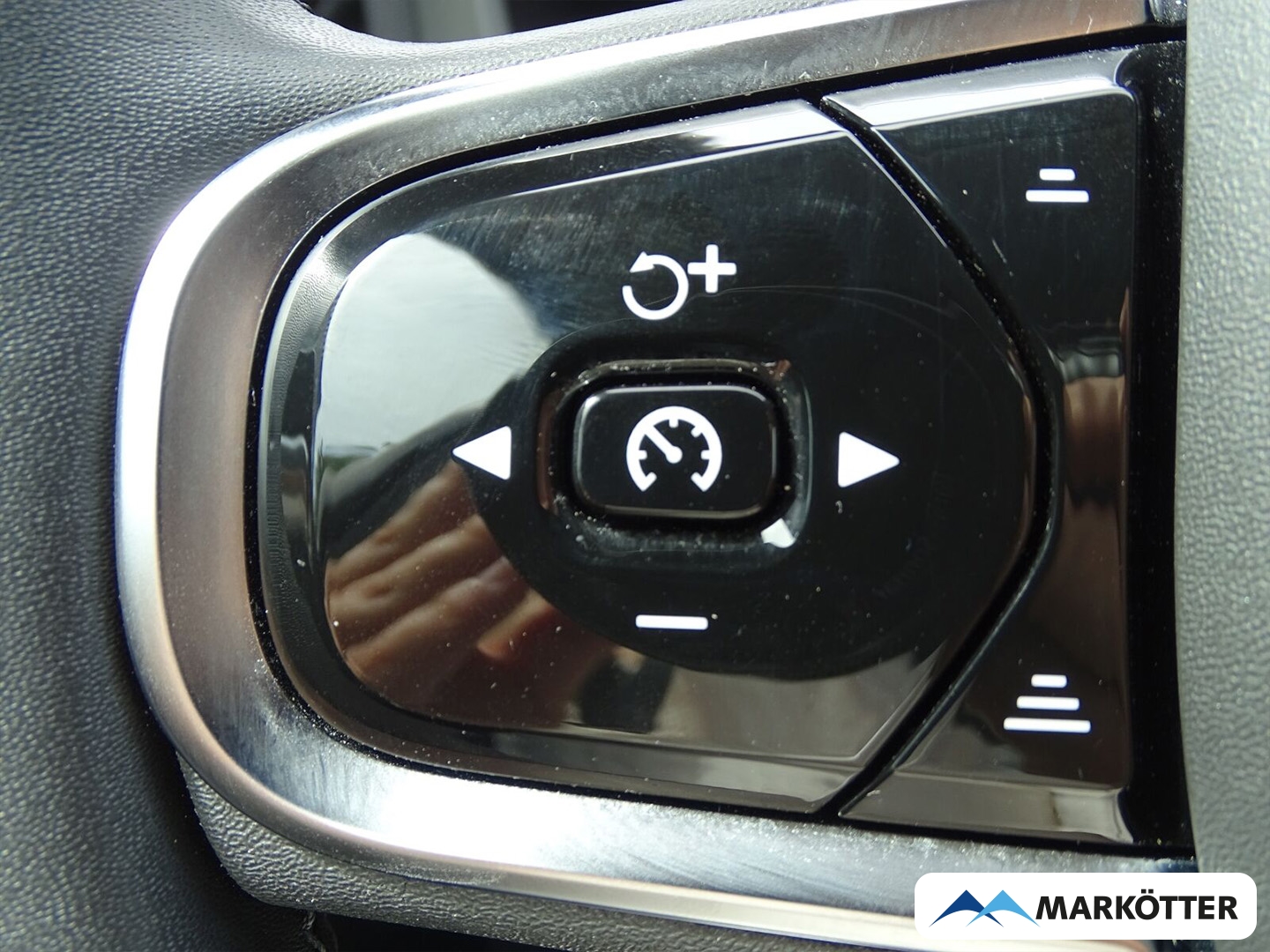 Fahrzeugabbildung Volvo V60 Plus Dark B4 EU6d/LED/PDC/SHZ/360°CAM/