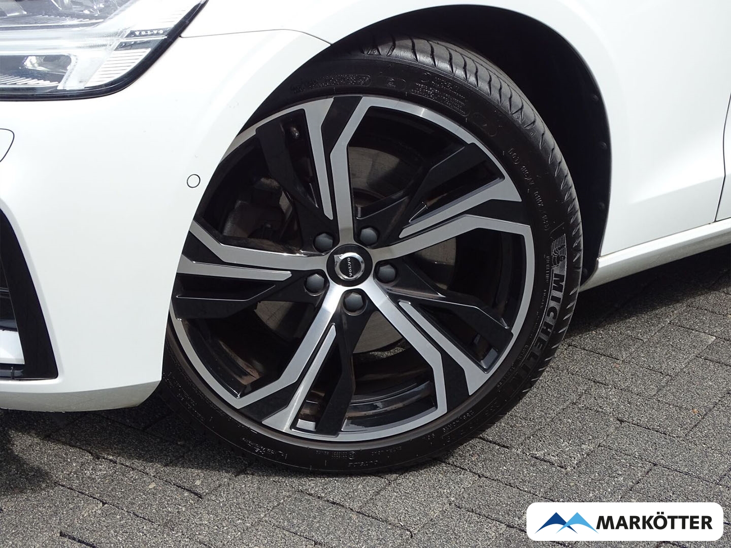 Fahrzeugabbildung Volvo V60 Plus Dark B4 EU6d/LED/PDC/SHZ/360°CAM/