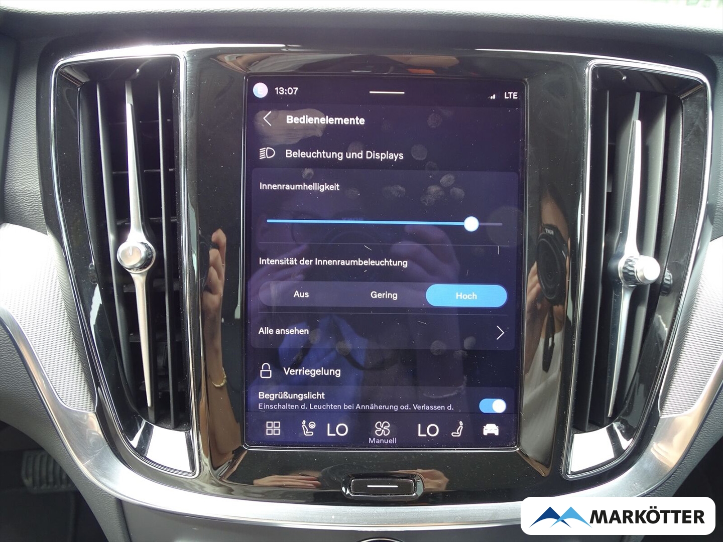 Fahrzeugabbildung Volvo V60 Plus Dark B4 EU6d/LED/PDC/SHZ/360°CAM/