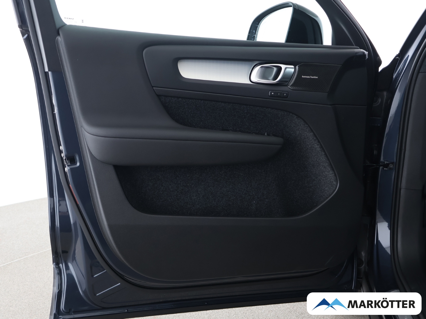 Fahrzeugabbildung Volvo XC40 B3 Plus Black Edition/20''/H&K/ACC/SHZ+LHZ