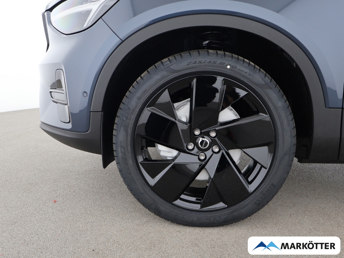 Fahrzeugabbildung Volvo XC40 B3 Plus Black Edition/20''/H&K/ACC/SHZ+LHZ