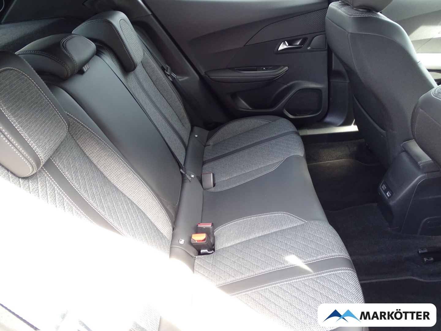 Fahrzeugabbildung Peugeot 2008 Allure TEMPO/SHZ/SHZ/PDC