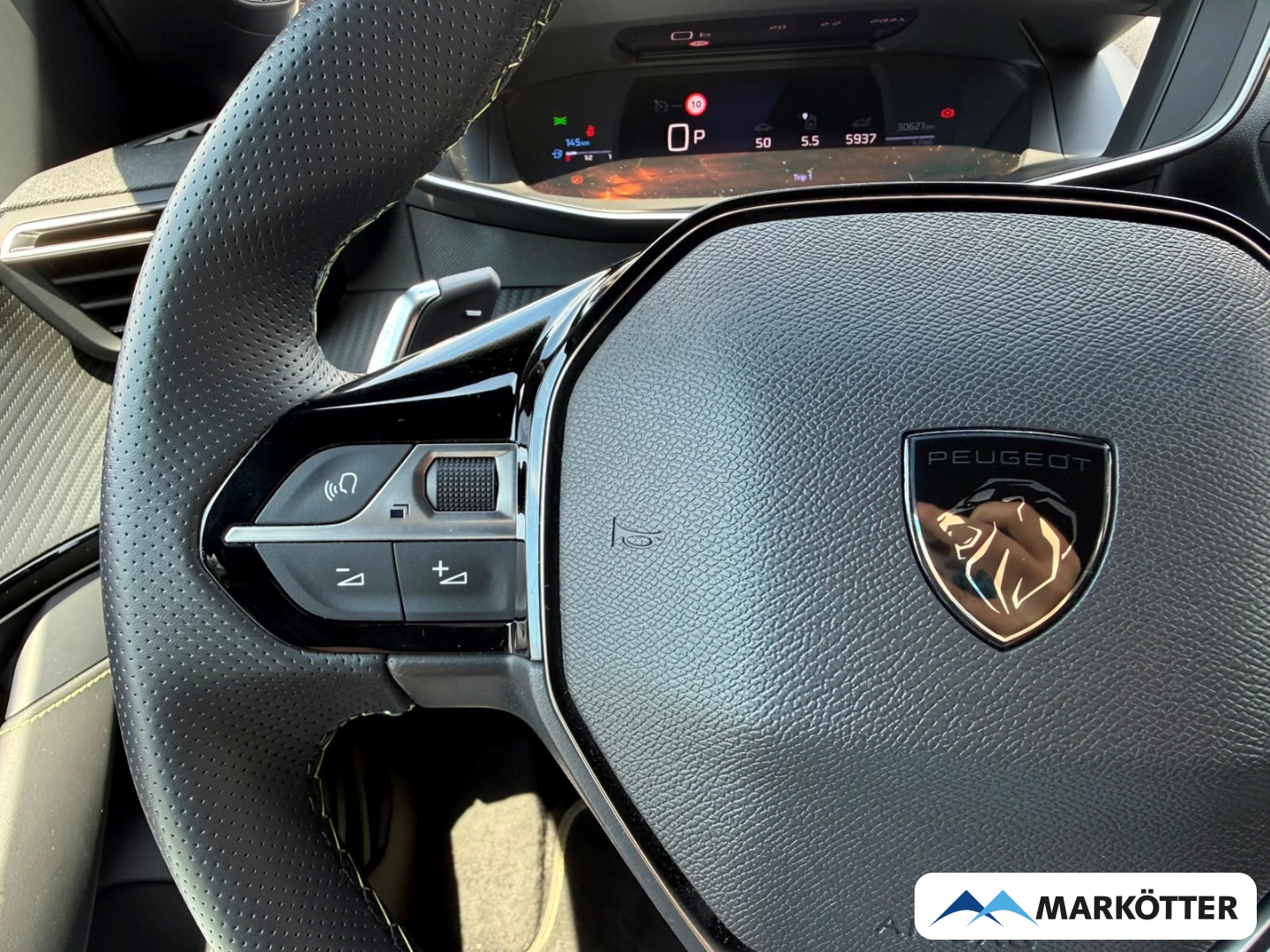 Fahrzeugabbildung Peugeot 208 Hybrid BlackPaket GT CAM/MASSAGE/NAVI/SHZ/TEMP