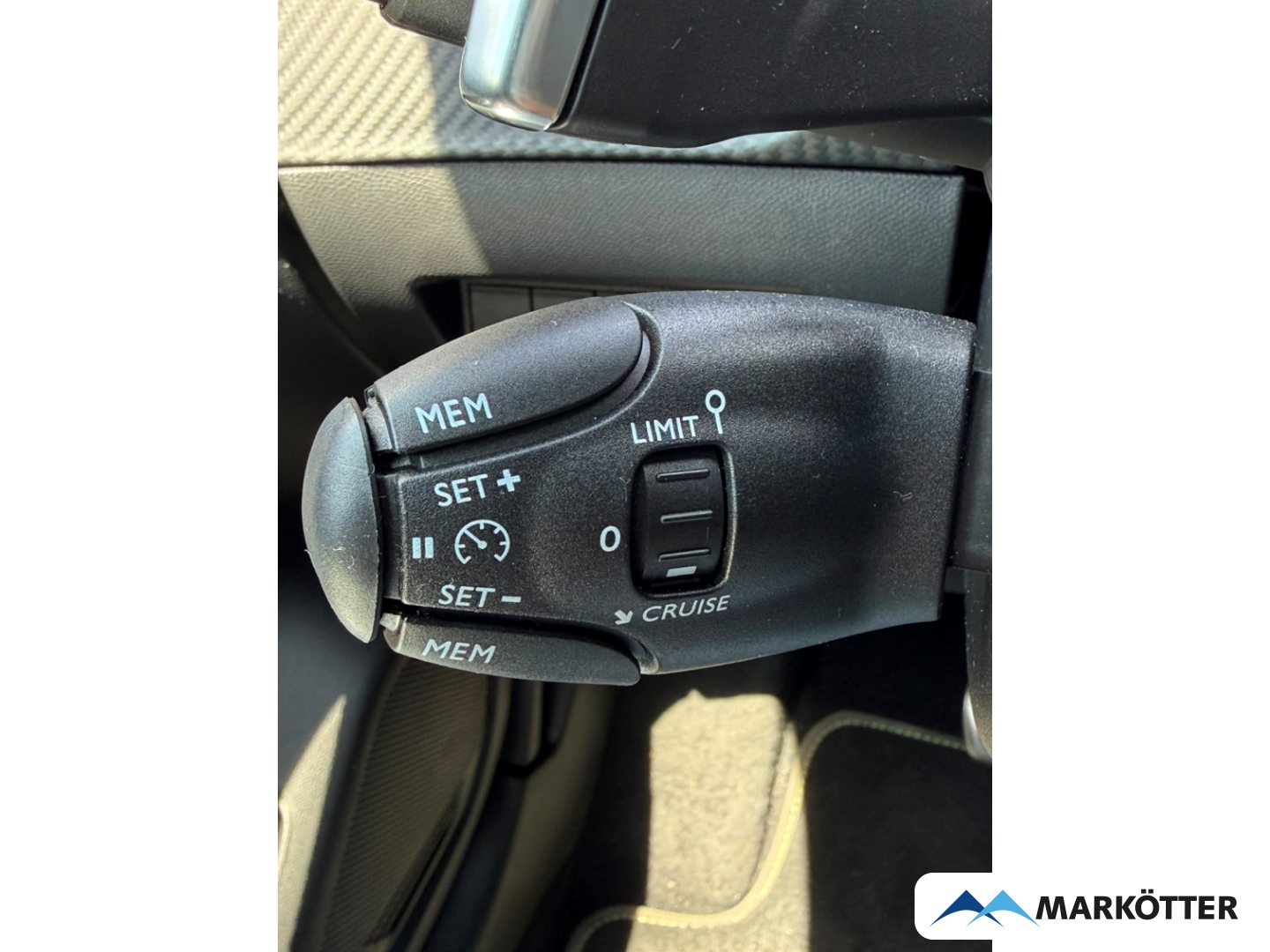 Fahrzeugabbildung Peugeot 208 Hybrid BlackPaket GT CAM/MASSAGE/NAVI/SHZ/TEMP