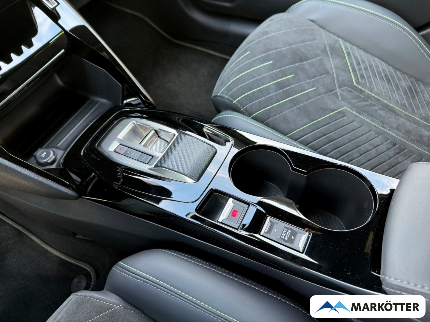 Fahrzeugabbildung Peugeot 208 Hybrid BlackPaket GT CAM/MASSAGE/NAVI/SHZ/TEMP