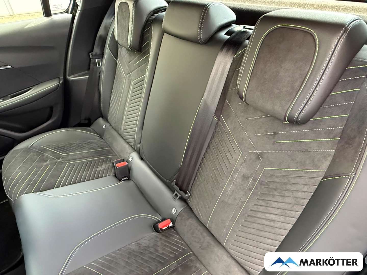 Fahrzeugabbildung Peugeot 208 Hybrid BlackPaket GT CAM/MASSAGE/NAVI/SHZ/TEMP