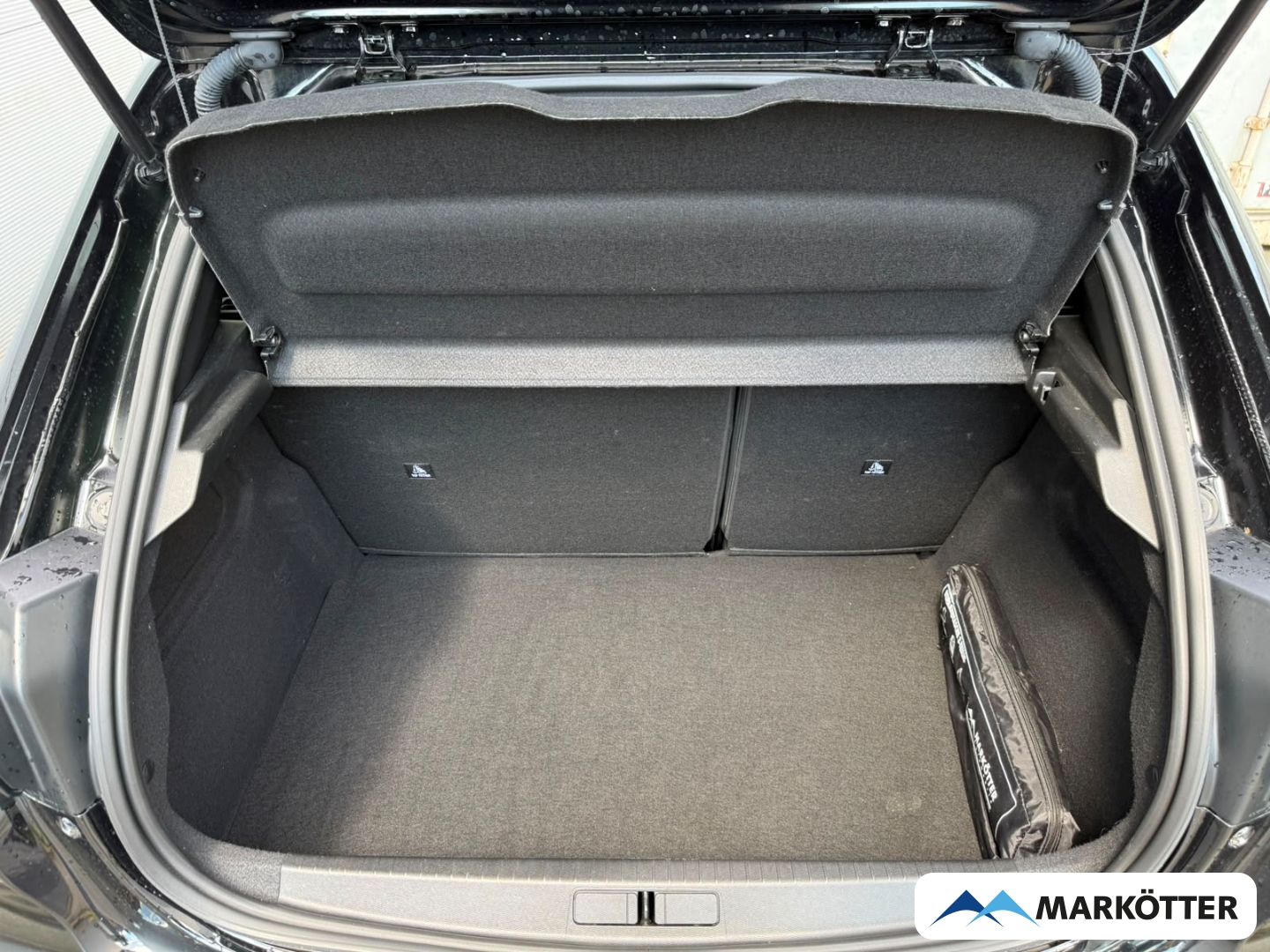 Fahrzeugabbildung Peugeot 208 Hybrid BlackPaket GT CAM/MASSAGE/NAVI/SHZ/TEMP