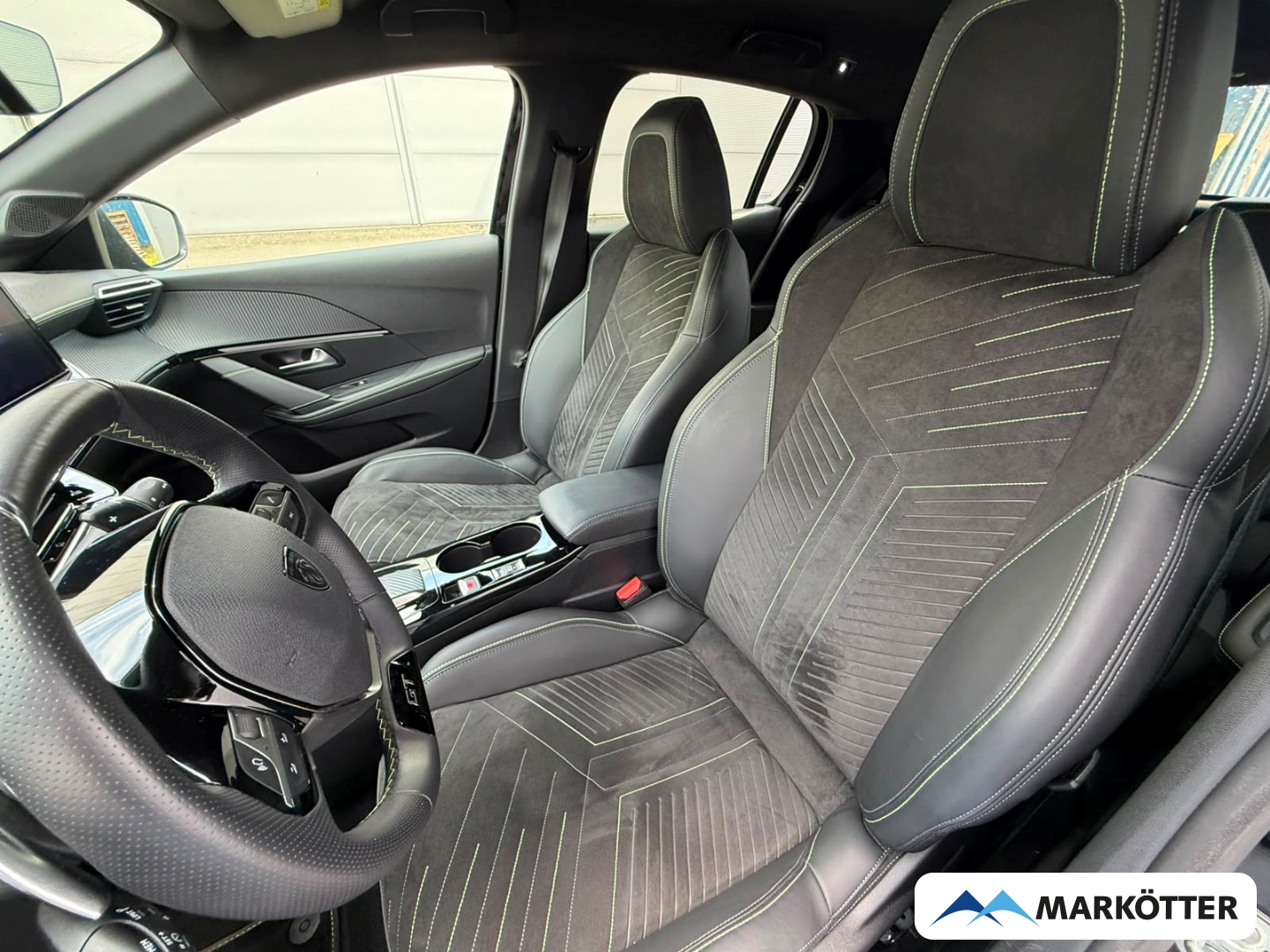Fahrzeugabbildung Peugeot 208 Hybrid BlackPaket GT CAM/MASSAGE/NAVI/SHZ/TEMP